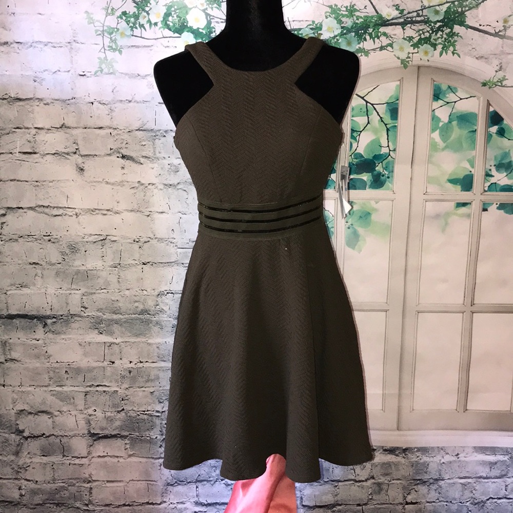NEW⭐️ Dark Green City Studios Mini Dress 💚